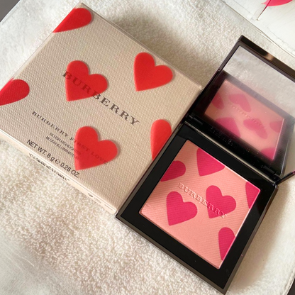 Burberry First Love Blush Highlighter 8g (Phiên bản giới hạn) | Món quà làm đẹp ngày lễ tình nhân 2024